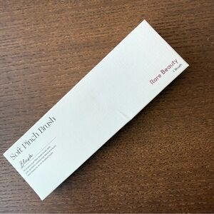 Rare Beauty by Selena Gomez Soft Pinch Blush Brush